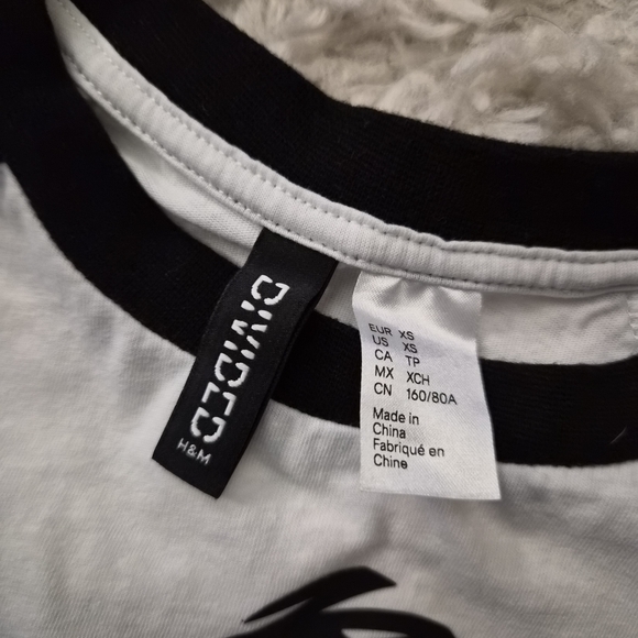 ☆5/$15☆H&M Divided “EXTRA” Racing Long Sleeve Shirt | White & Black | XS - Picture 9 of 16